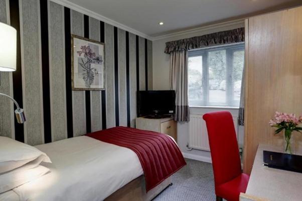 The Birch Hotel Haywards Heath Exterior photo
